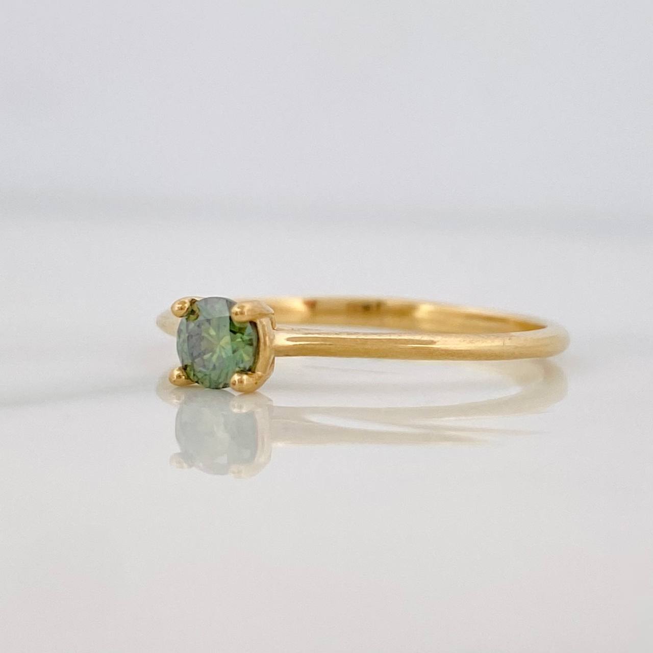 Anillo Solitario Moisanitas 0.20 pts 1.35g / T7 1/4 Oro Amarillo 18K