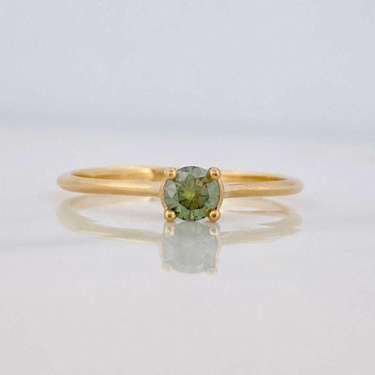 Moissanite Solitaire Ring 0.20 Pts 1.45g / T7 1/2 Yellow Gold 18K