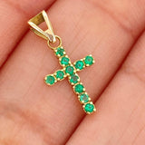 Dije Cruz Esmeraldas 0.6gr / 3/4 in / Oro Amarillo 18K $