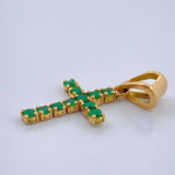 Dije Cruz Esmeraldas 0.6gr / 3/4 in / Oro Amarillo 18K $