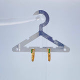 Candongas Doble Carril Esmeraldas Diamantes 1.5gr / 1/2 in / Oro Amarillo 18K $