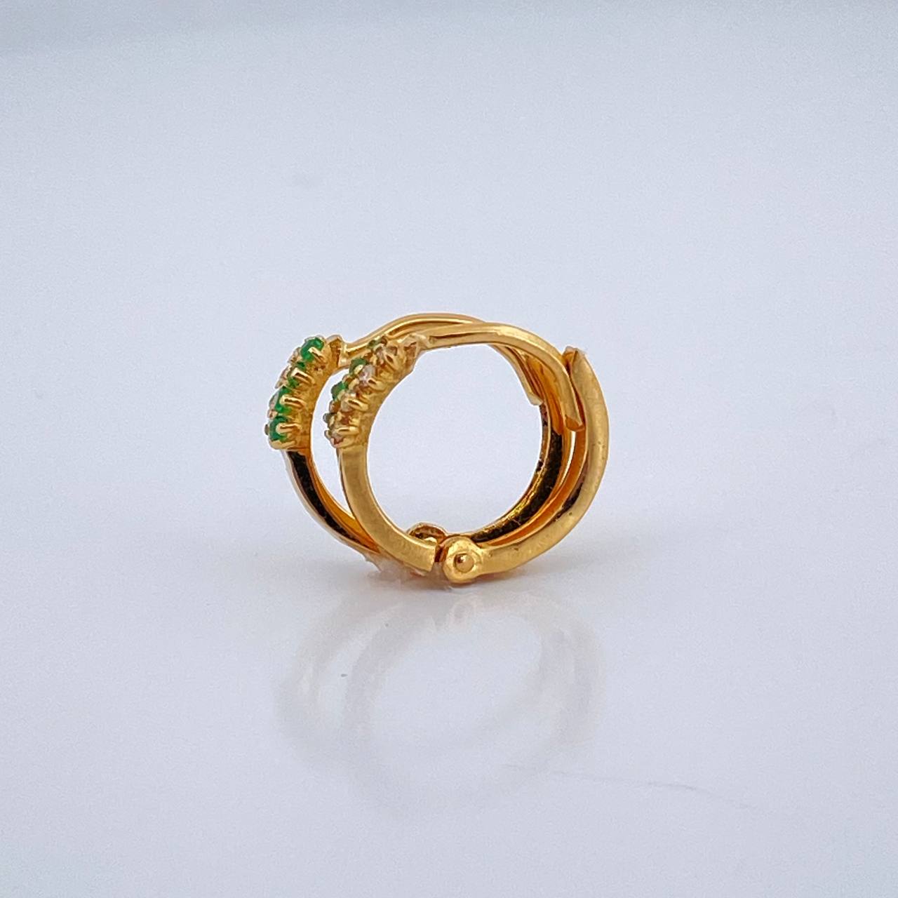 Candongas Doble Carril Esmeraldas Diamantes 1.5gr / 1/2 in / Oro Amarillo 18K $