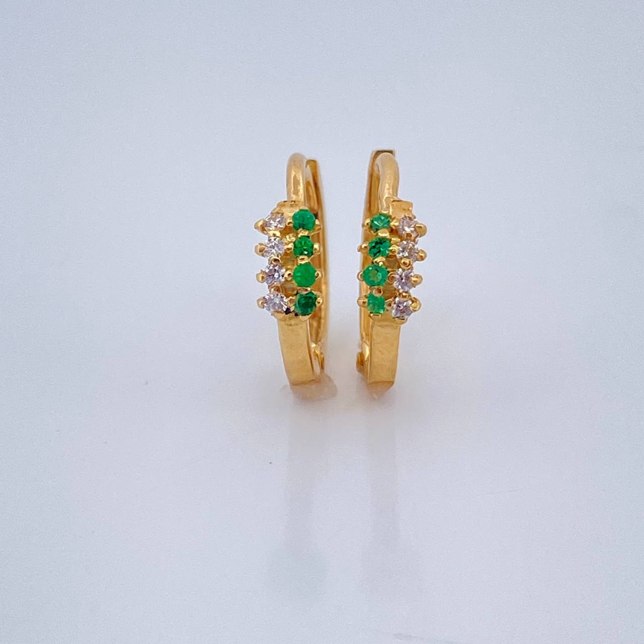 Candongas Doble Carril Esmeraldas Diamantes 1.5gr / 1/2 in / Oro Amarillo 18K $