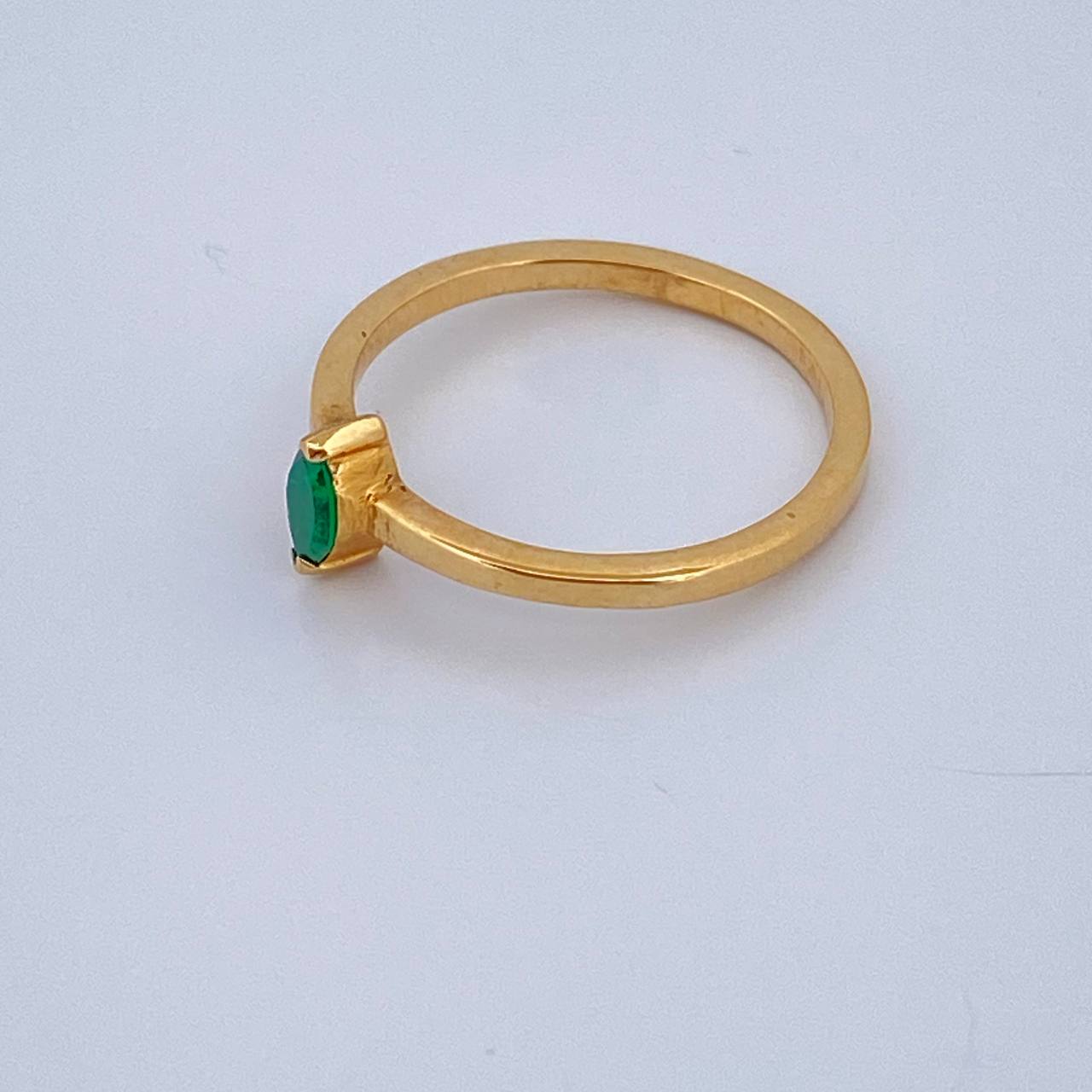 Anillo Solitario Esmeraldas 2.25gr / T7 / Oro Amarillo 18K $