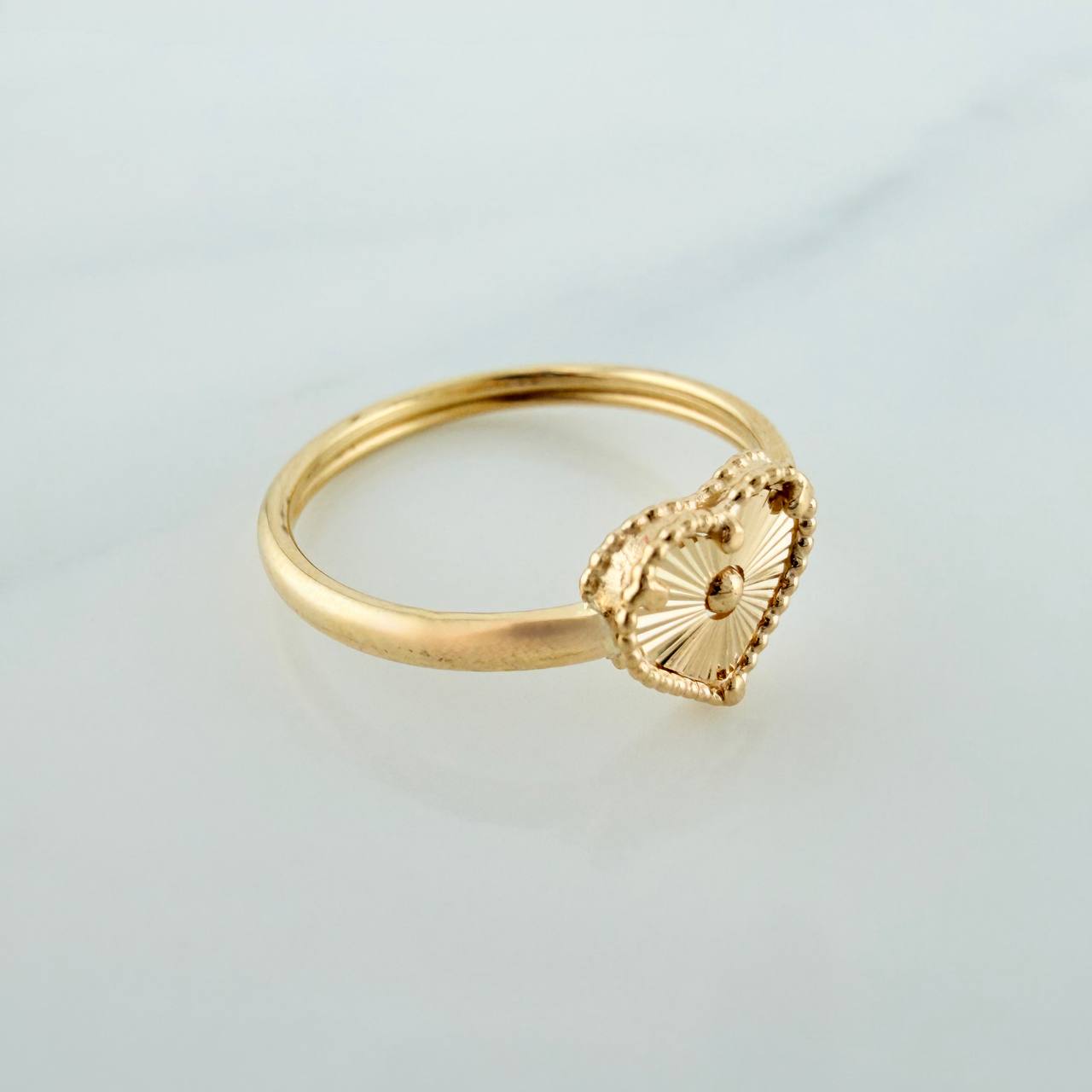 Anillo Corazon 1.15gr / T8 1/2 / Oro Amarillo 18K &