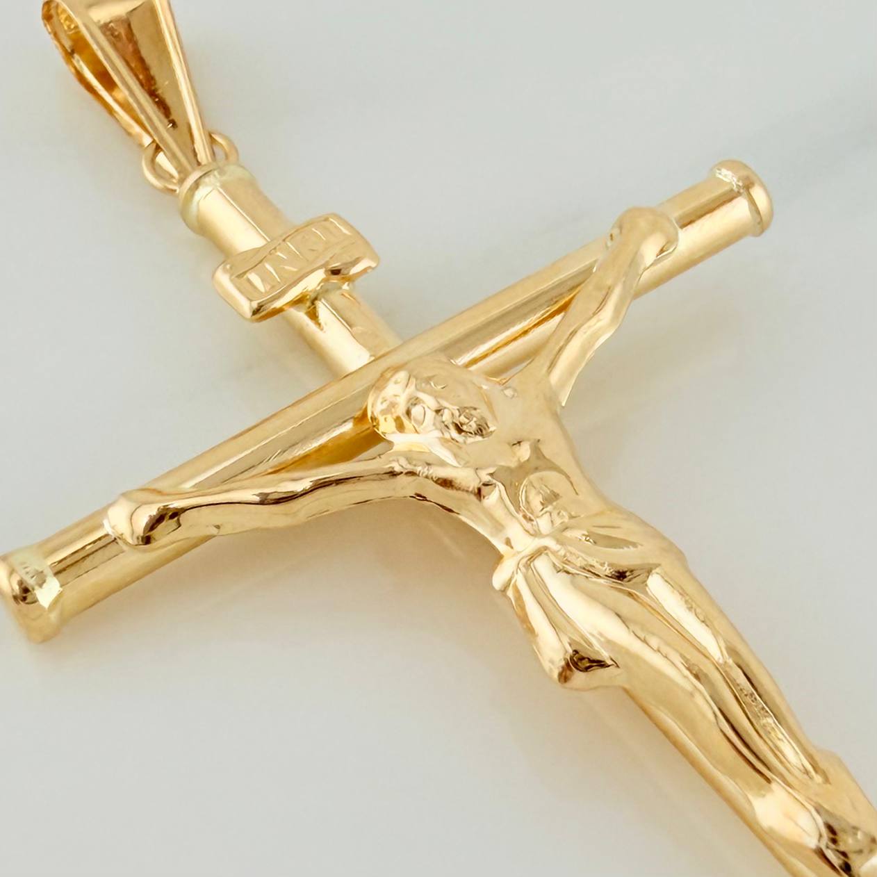 Dije Cruz Cristo 3.15gr / 2 1/4 in / Oro Amarillo 18K &