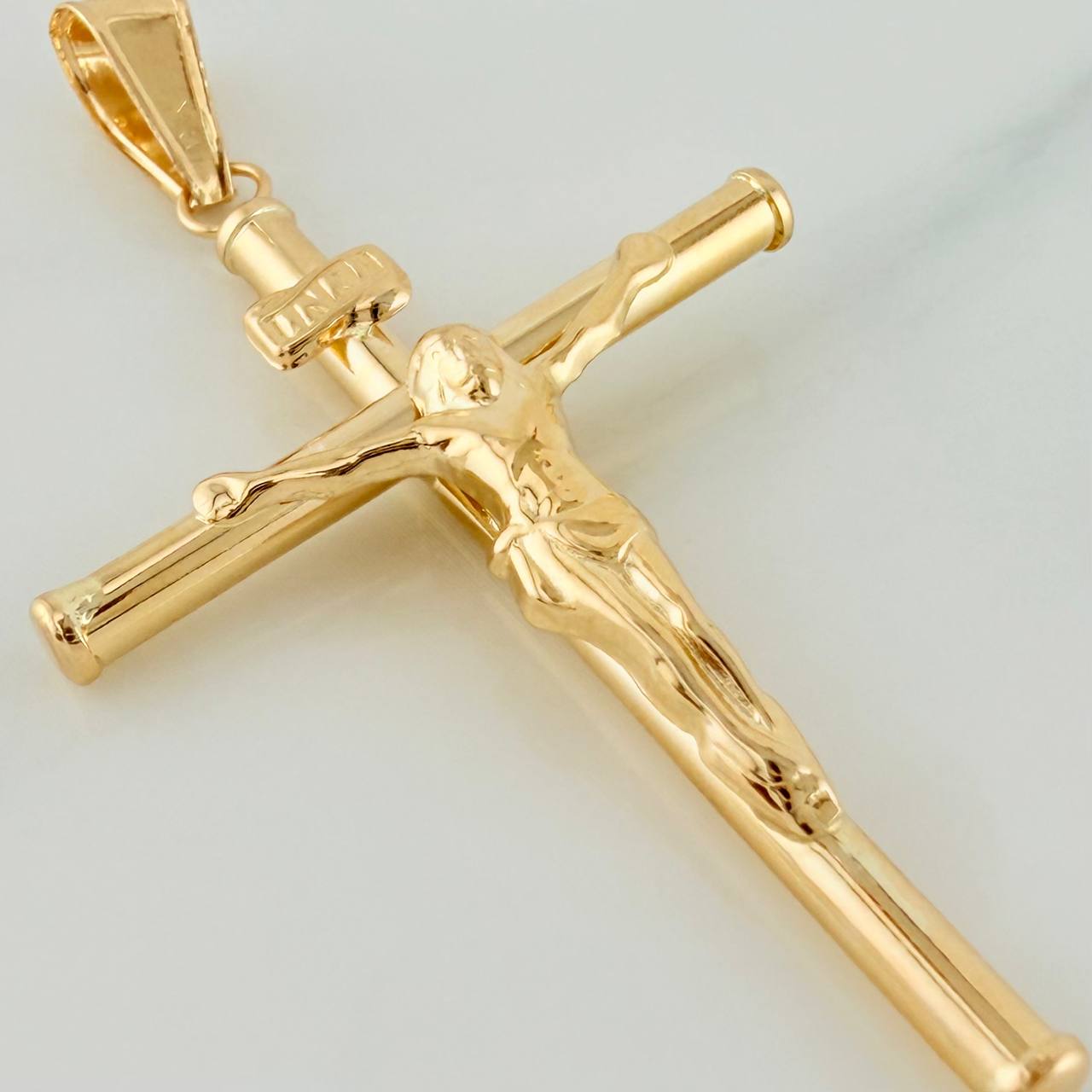 Dije Cruz Cristo 2.7gr / 2 in / Oro Amarillo 18K &