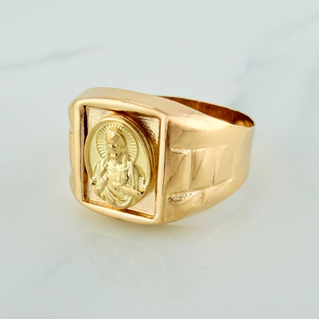 Sacred Heart of Jesus Ring 3.45gr / T8 1/2 / 18K Yellow Gold $