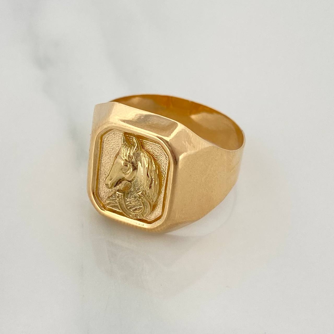 Anillo Caballo 3.75gr / T9 1/4 / Oro Amarillo 18K $