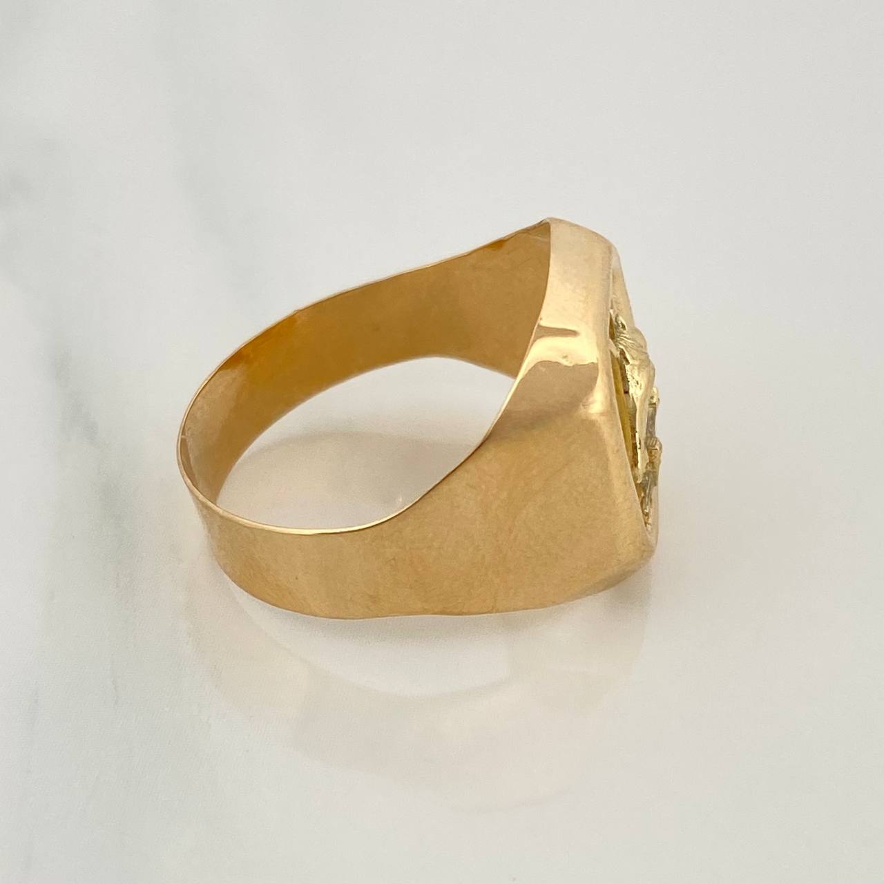 Anillo Caballo 3.75gr / T9 1/4 / Oro Amarillo 18K $