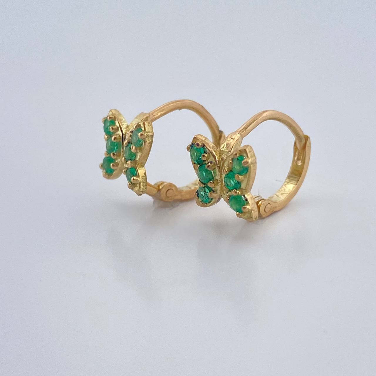 Candongas Mariposa Esmeralda 1.7gr / 1/2 in / Oro Amarillo 18K &