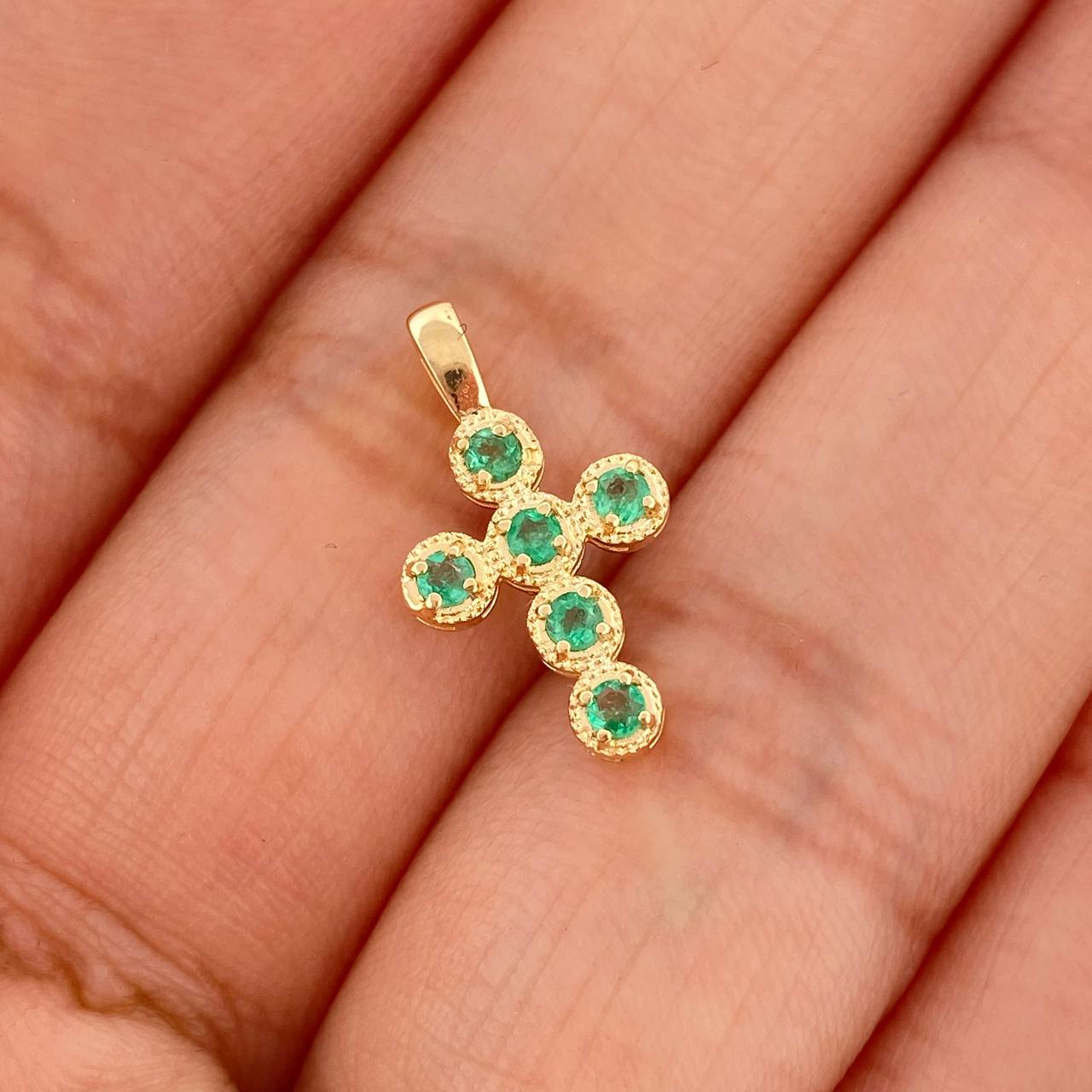 Pendant Cross Emeralds 0.75gr / 3/4 in / 18K Yellow Gold &
