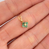 Dije Flor Esmeralda 0.8gr / 1/2 in / Oro Amarillo 18K &