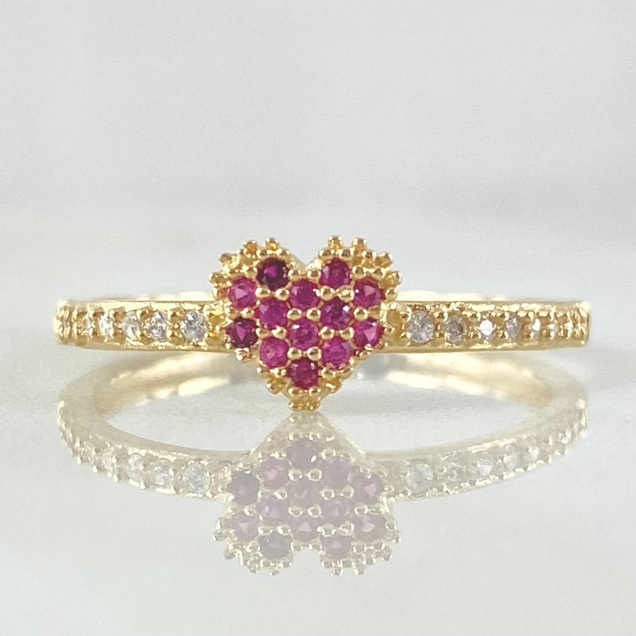 Anillo Churumbela Parcial Corazón Tupido 1.75gr / T6 3/4 / Circones Blancos Fucsias Oro Amarillo 18K