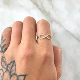 Anillo Infinito Tupido 1.8gr / T6 3/4 / Oro Amarillo 18K
