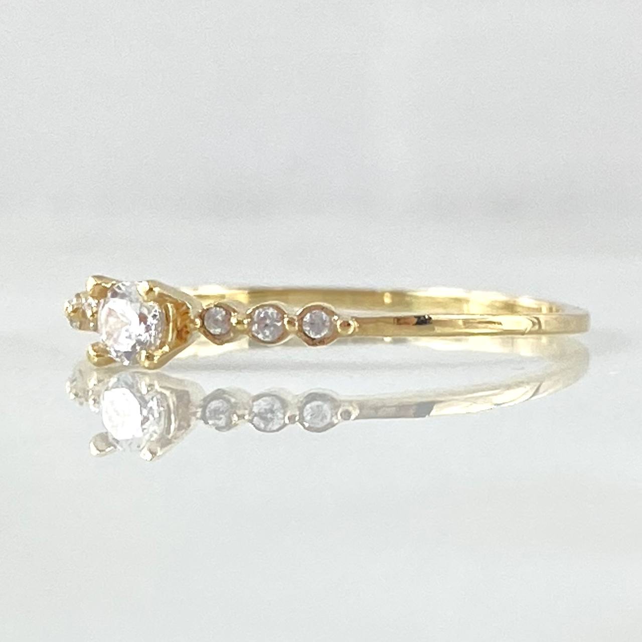 Trinity Channel Solitaire Ring 1.1gr / Size 6 1/2 / 18K Gold ©
