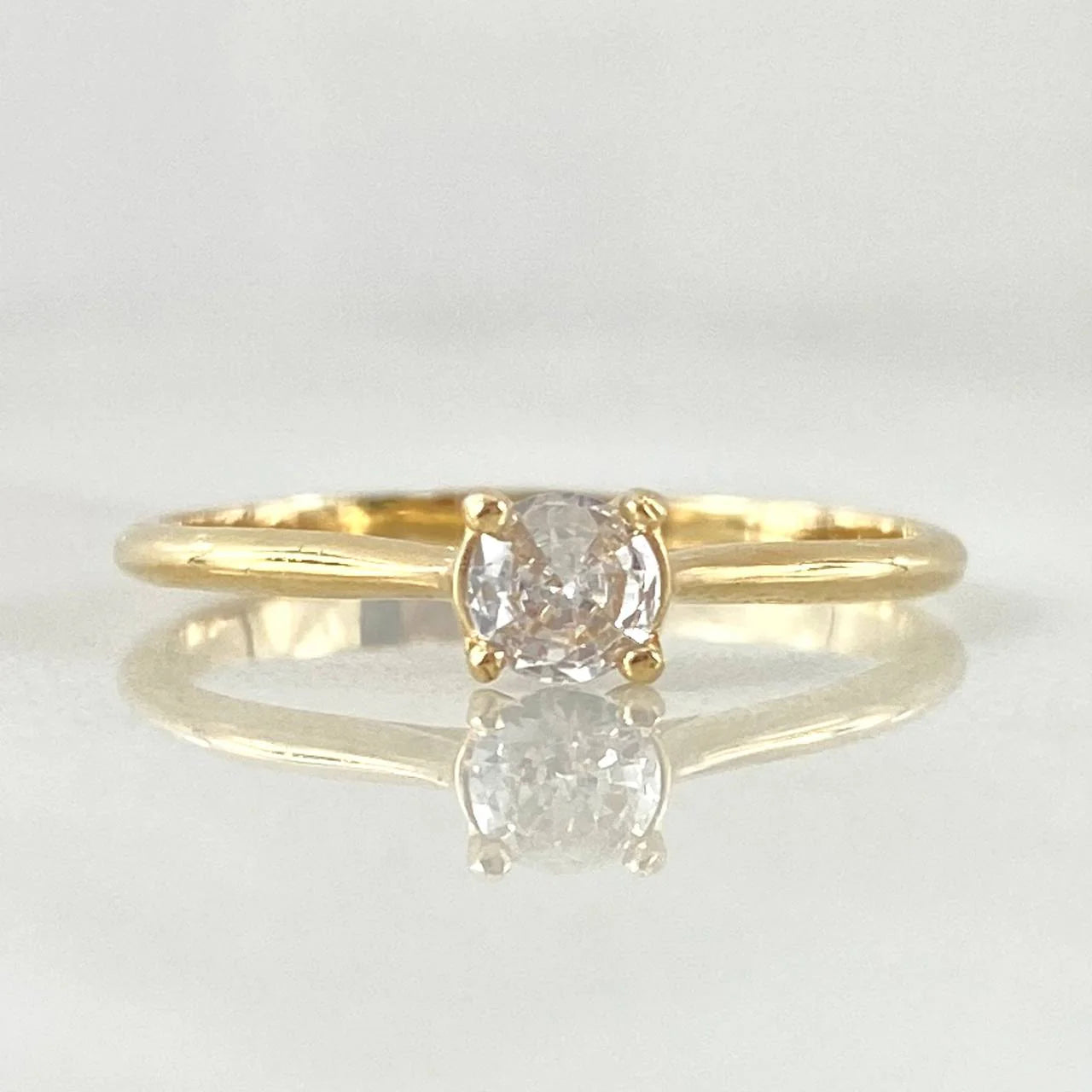 Anillo Solitario 4 Garras 1.75 g / T7 3/4 Oro Amarillo 18K