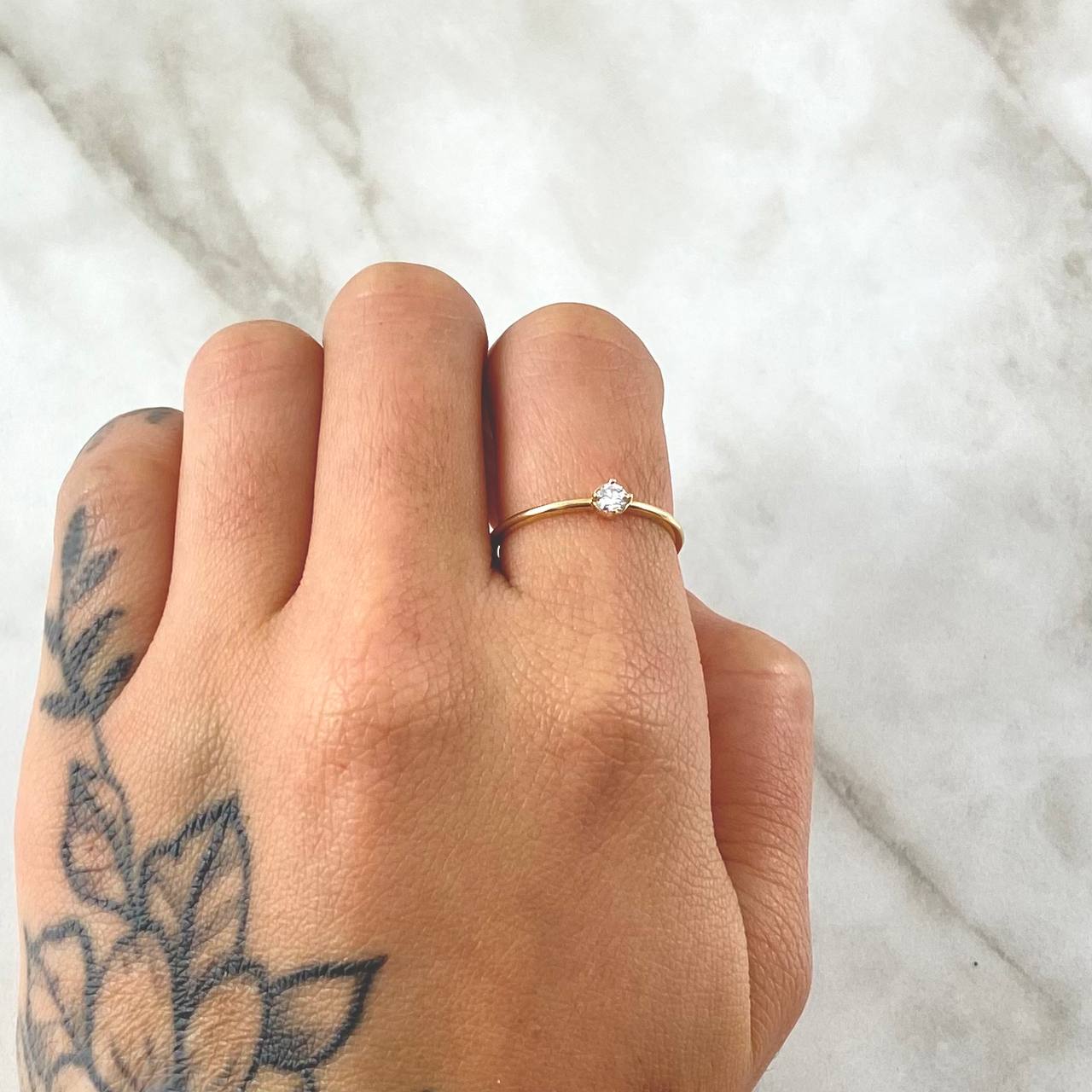 Anillo Solitario Liso 1.2gr / T7 / Circon Blanco Oro Amarillo 18K ©