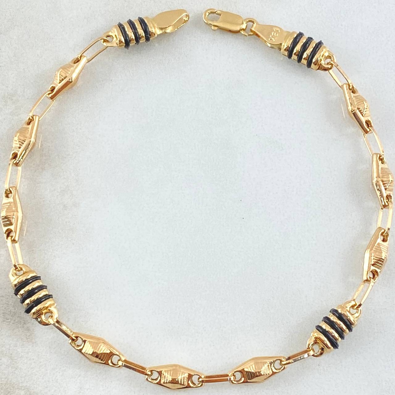 Pulso Rustico Rombos Rayados 3x1 4.55gr / 20cm / 5.1mm Cauchos Negros Oro Amarillo 18K ©