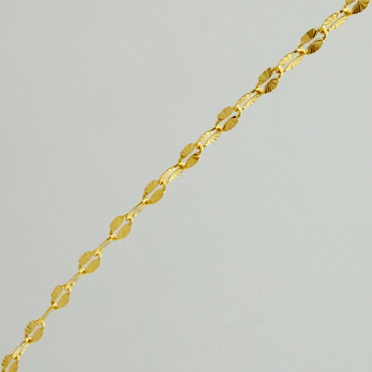 Cadena Flor Espejo 0.8gr / 17 3/4 in / 0.5mm Oro Amarillo +3 18K %