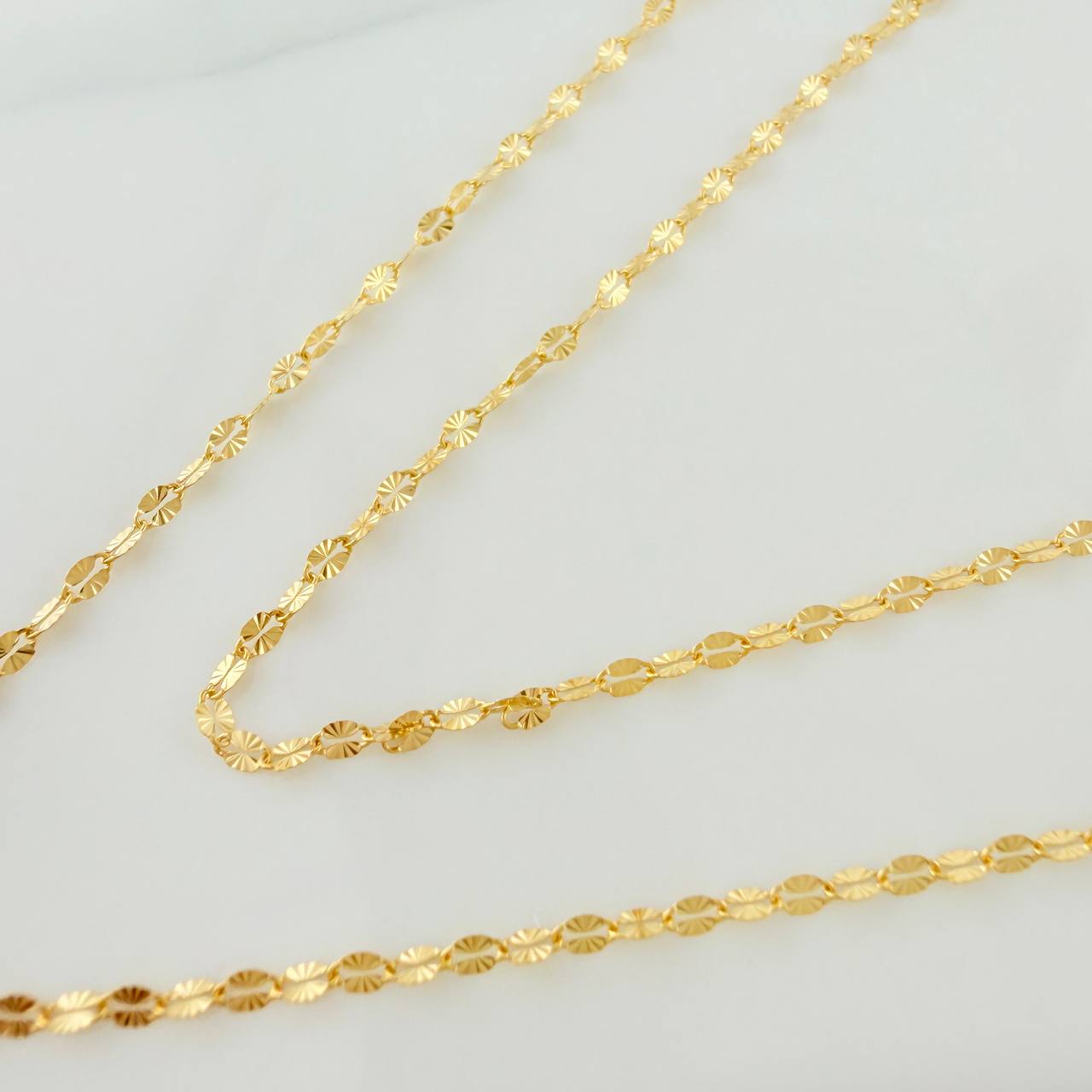 Cadena Flor Espejo 0.8gr / 17 3/4 in / 0.5mm Oro Amarillo +3 18K %