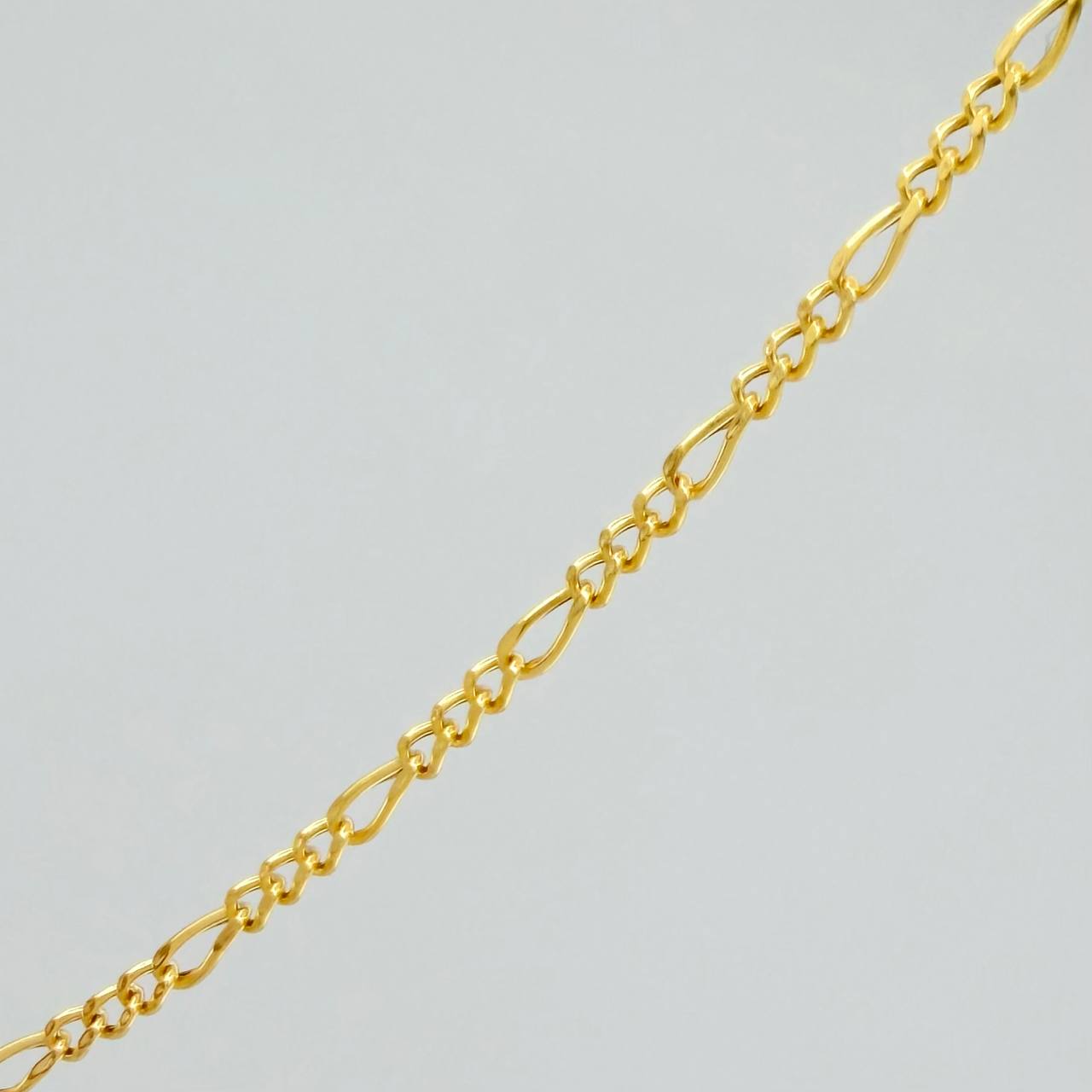 Cadena Figaro 1.35gr / 17 3/4 in / 1.1mm Oro Amarillo +1 18K %