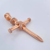 Dije Cruz Clavo 6.35gr / 2 1/4 in / Oro Rosa 18K %