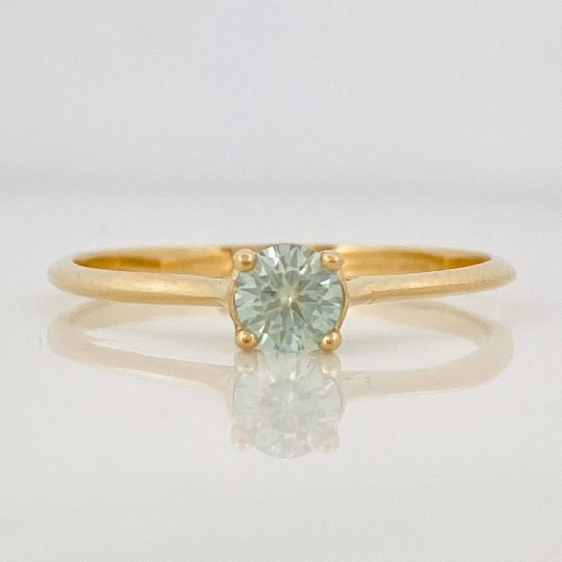 Solitaire Ring Moissanite 0.20 pts 1.4g / Size 7 1/2 Yellow Gold 18K