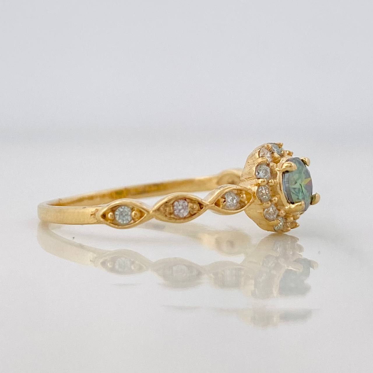 Anillo Halo Churumbela Moisanita 0.38 pts 1.85g / T7 3/4 Oro Amarillo 18K