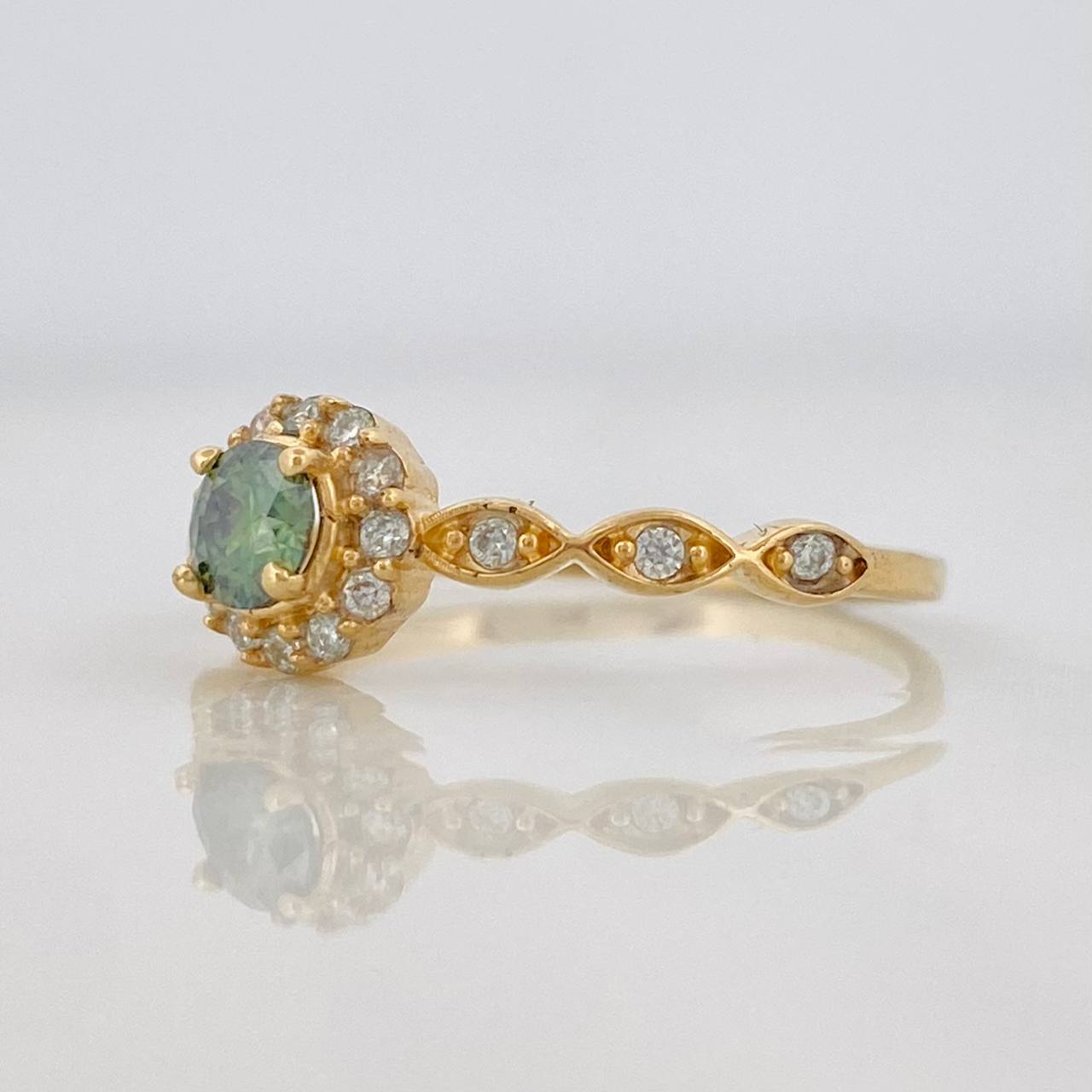 Anillo Halo Churumbela Moisanita 0.38 pts 1.85g / T7 3/4 Oro Amarillo 18K