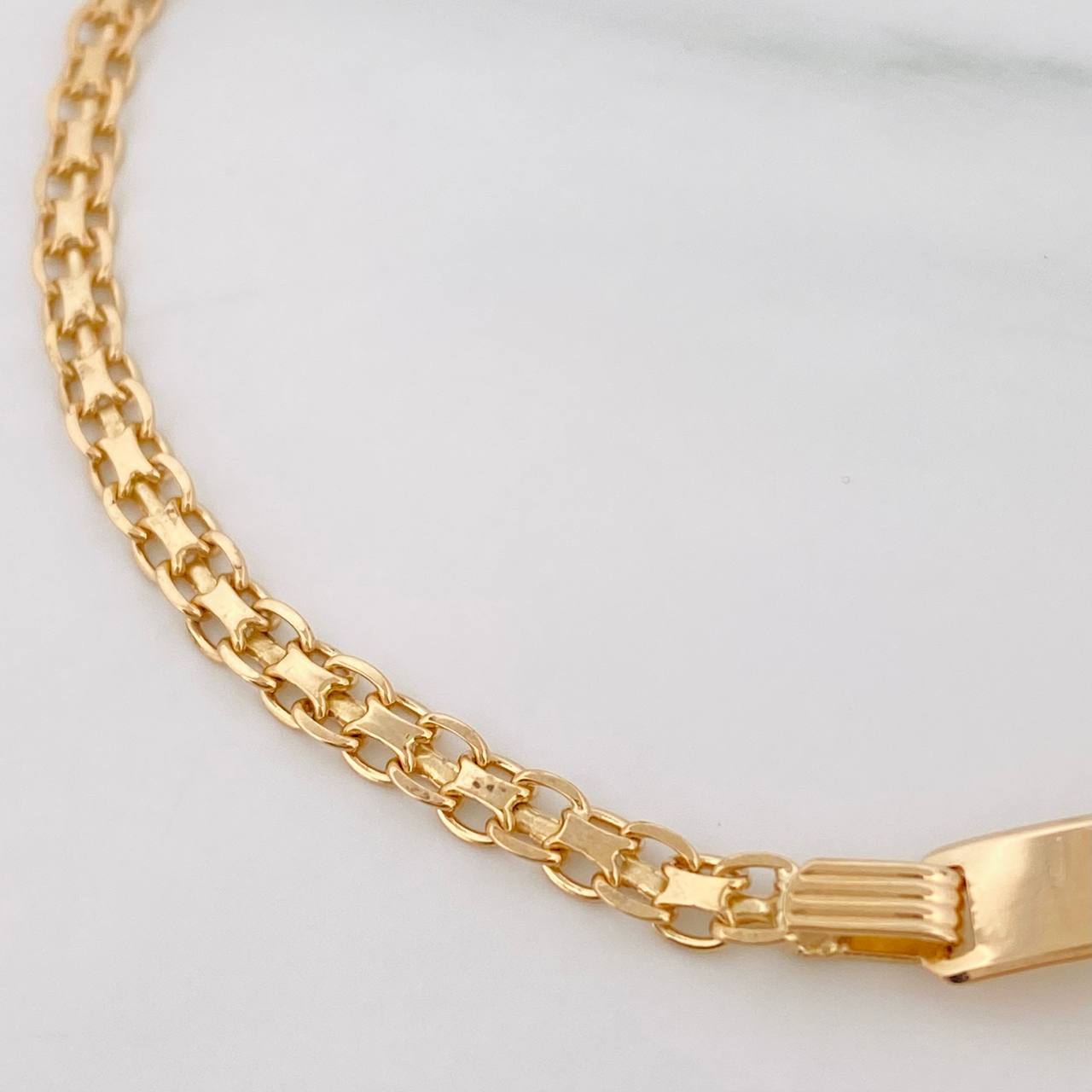 Pulso Chino Placa Rectangular 4.75g / 7 in / 1.5mm Oro Amarillo 18K
