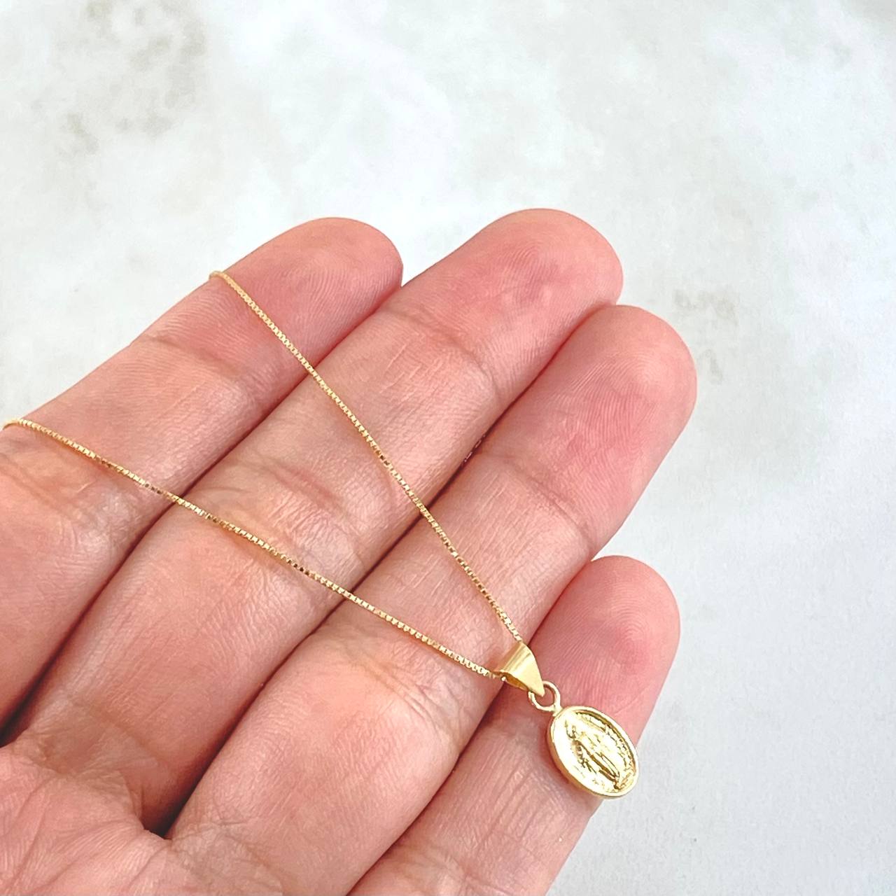 Set Venetian Chain 0.95gr / 17.7in / 0.6mm + Pendant Miraculous Virgin 0.4gr / 0.6in / 1.35gr 18K Gold (Offer) ©