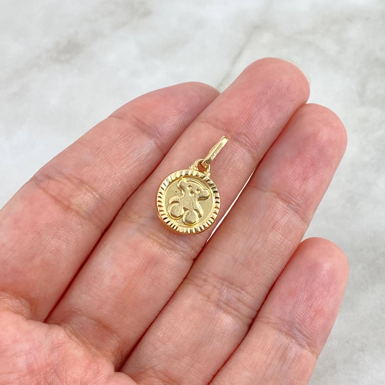 Pendant Circular Bear 0.9gr / 2cm / Yellow Gold ©