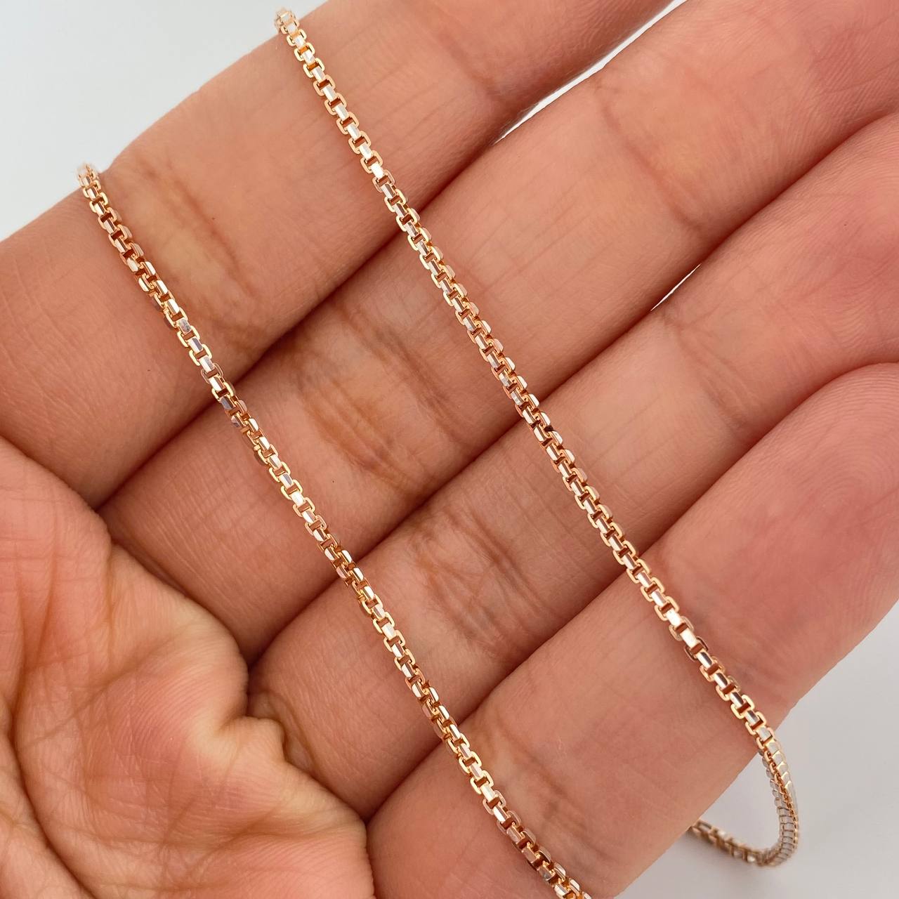 Cadena Veneciana 8.95gr / 27 3/4 in / 1.58mm Dos Oros Blanco Rosa +3 18K %