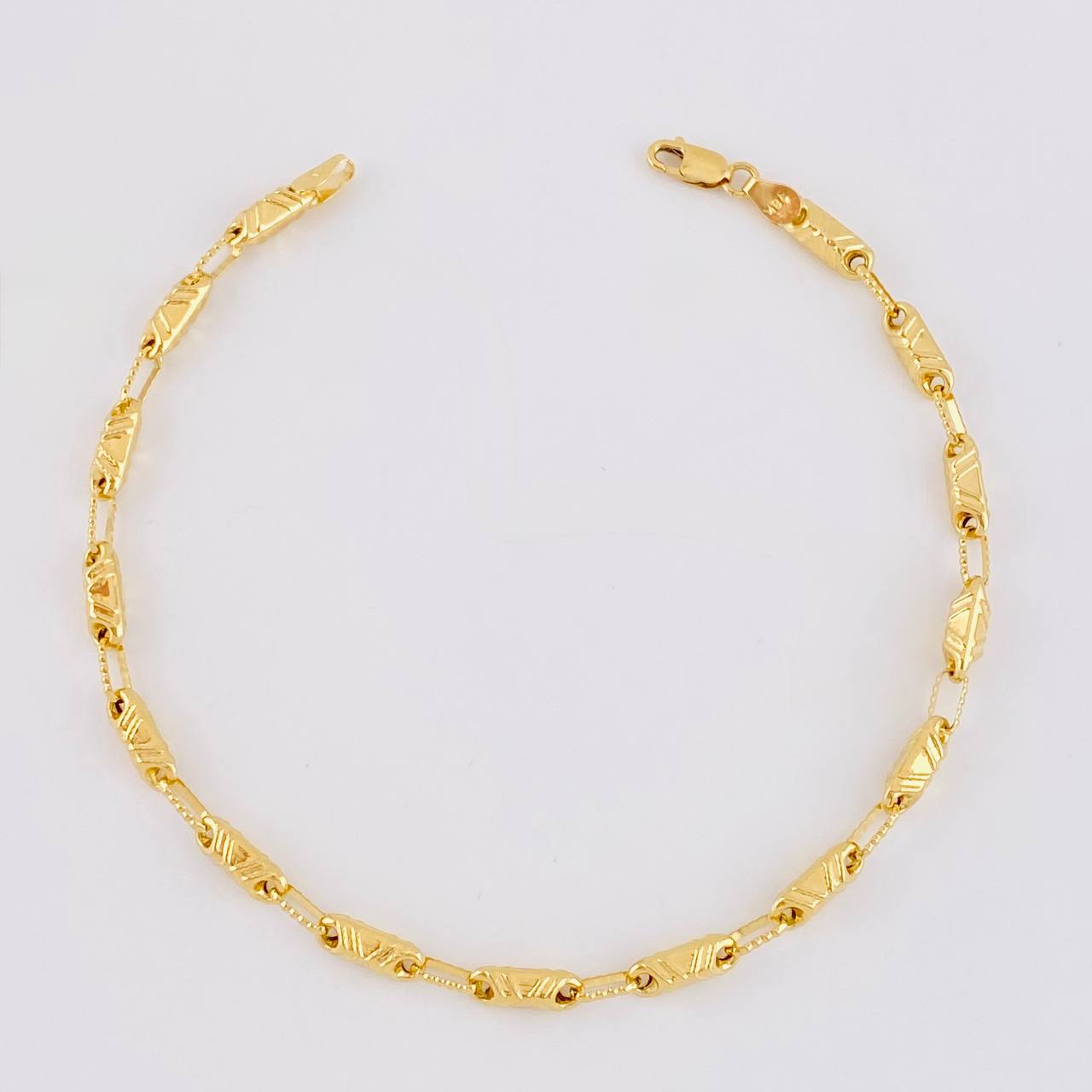 Pulso Rustico Líneas Paralelas 4.65g / 8 1/2 in / 3.7mm Oro Amarillo 18K