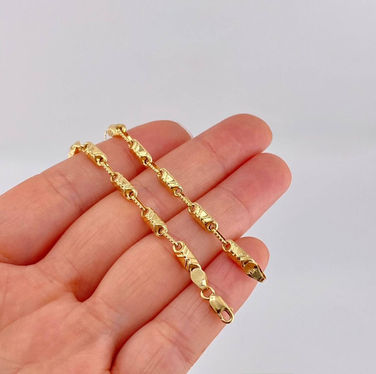 Pulso Rustico Líneas Paralelas 4.65g / 8 1/2 in / 3.7mm Oro Amarillo 18K
