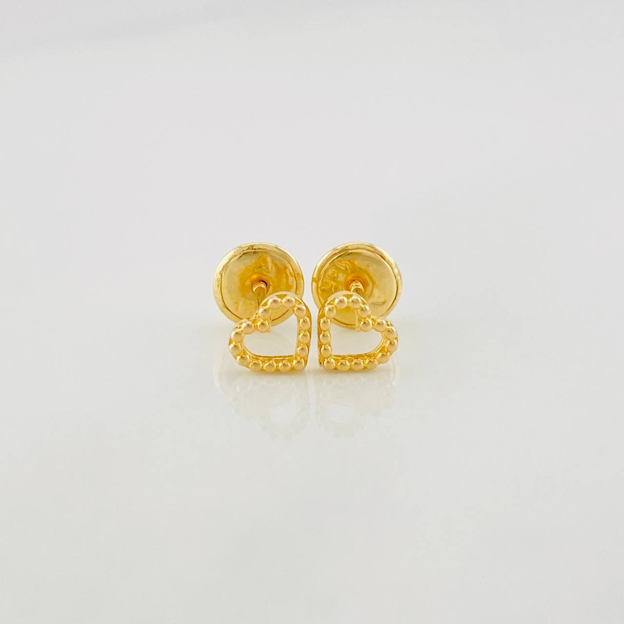 Stud Earrings Heart Silhouette 0.55g / in / 5mm Yellow Gold 18K