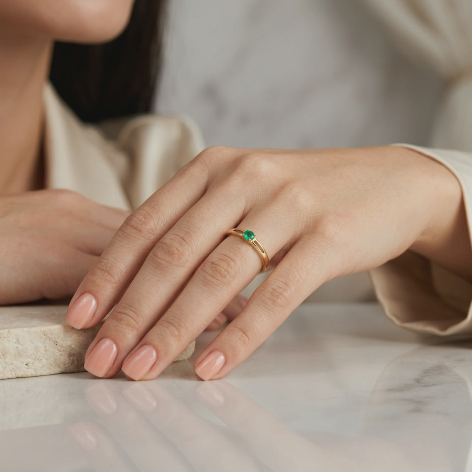 Emerald Solitaire Ring 11pts 1.4g / T7 18K Yellow Gold