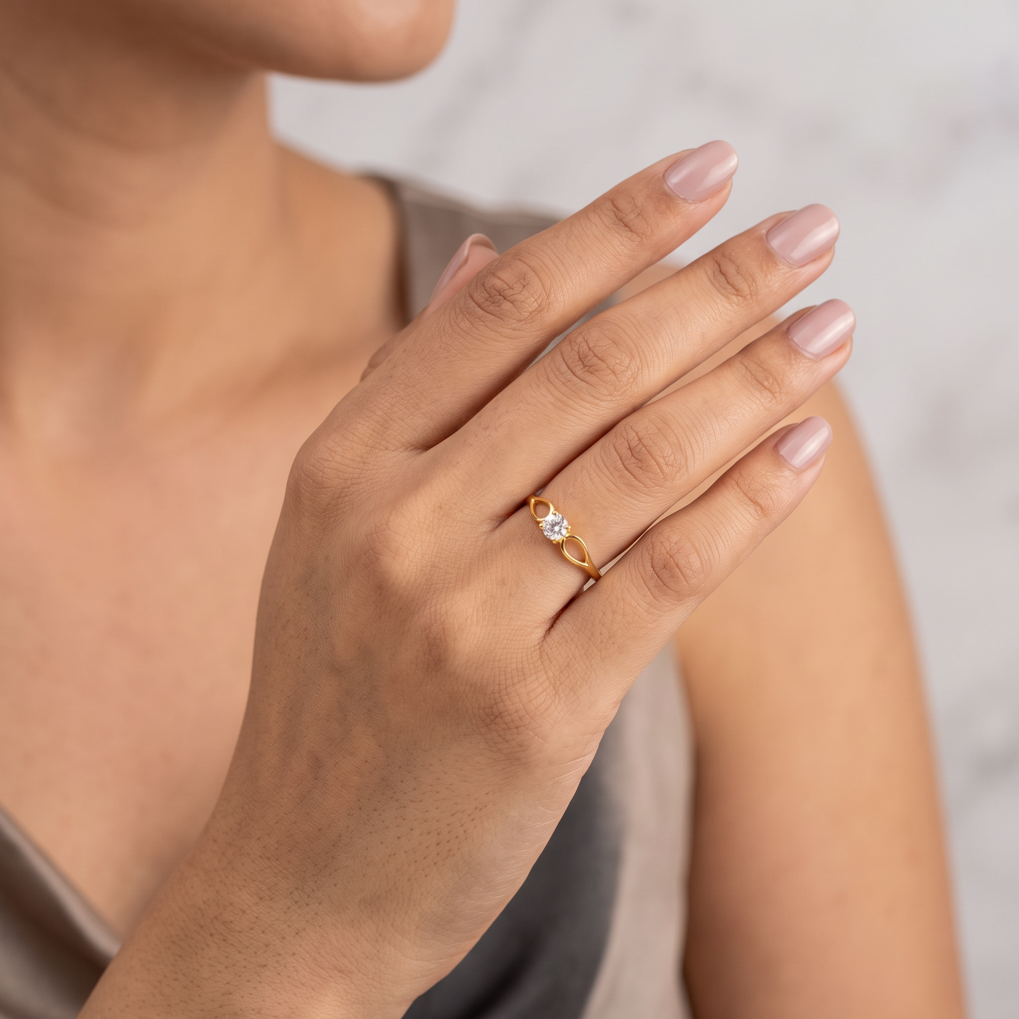 Anillo Solitario Gota 1.35g / T7 1/2 Oro Amarillo 18K