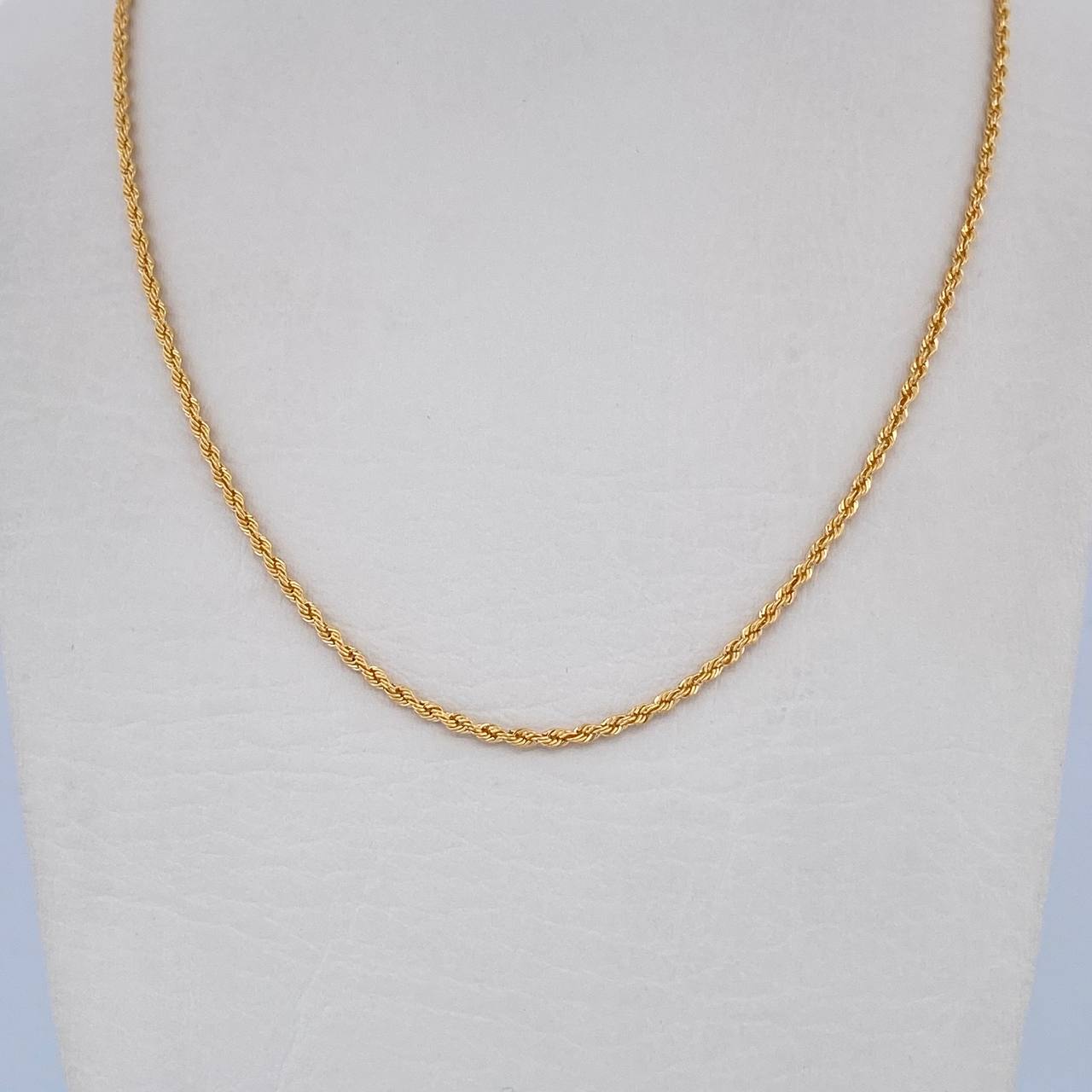 Cadena Lazo 2.45gr / 23 1/2 in / 2mm Oro Amarillo +3 18K &