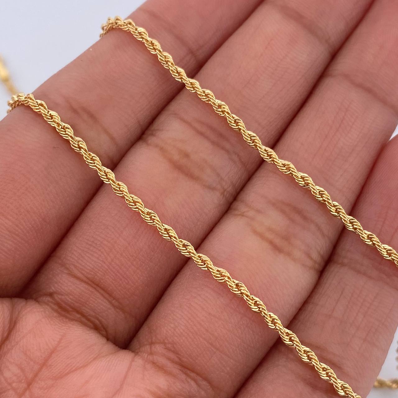 Cadena Lazo 2.45gr / 23 1/2 in / 2mm Oro Amarillo +3 18K &
